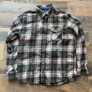 BASS plaid flannel button down shirt 👕